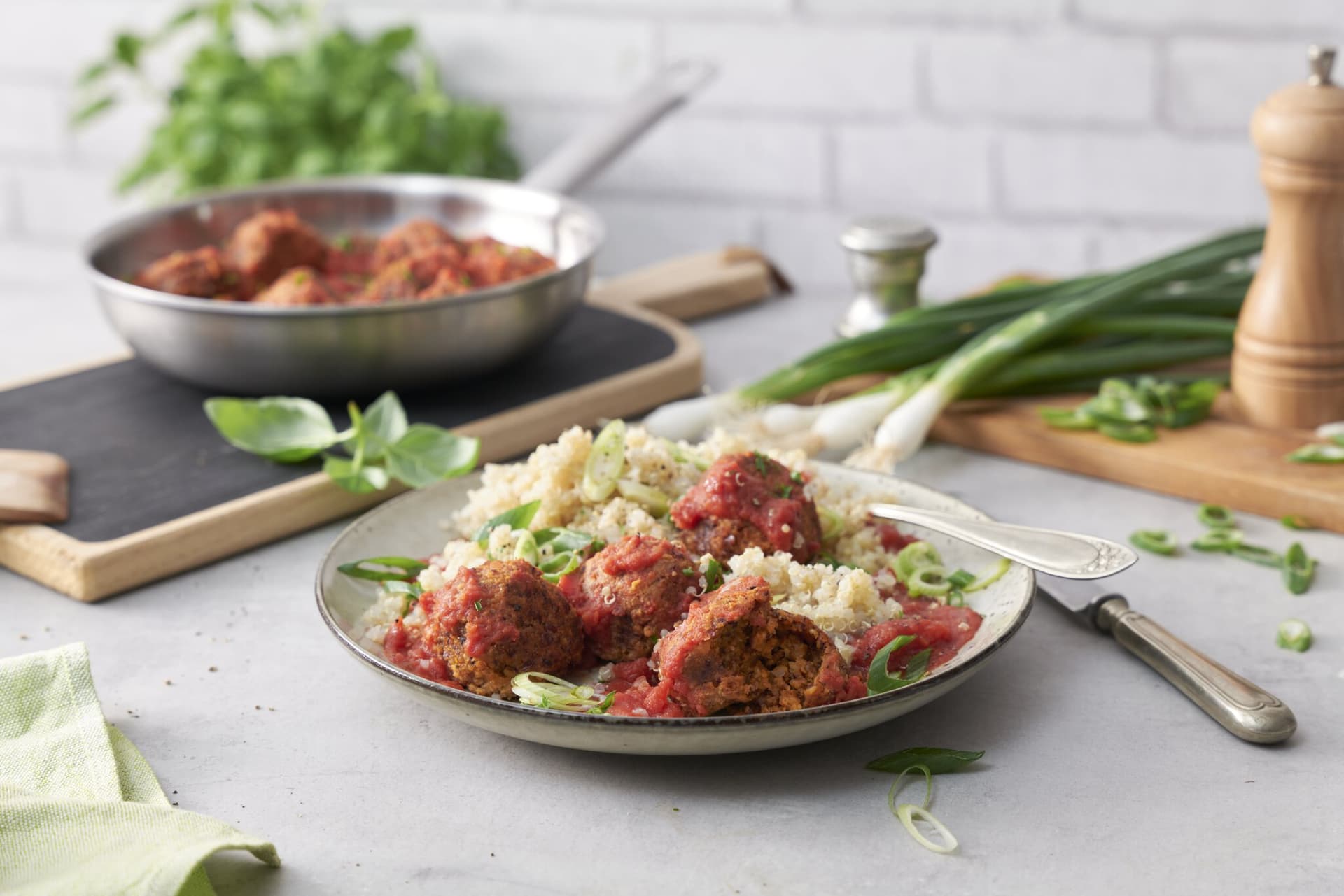 Vegetarische Hackbällchen in Tomatensauce