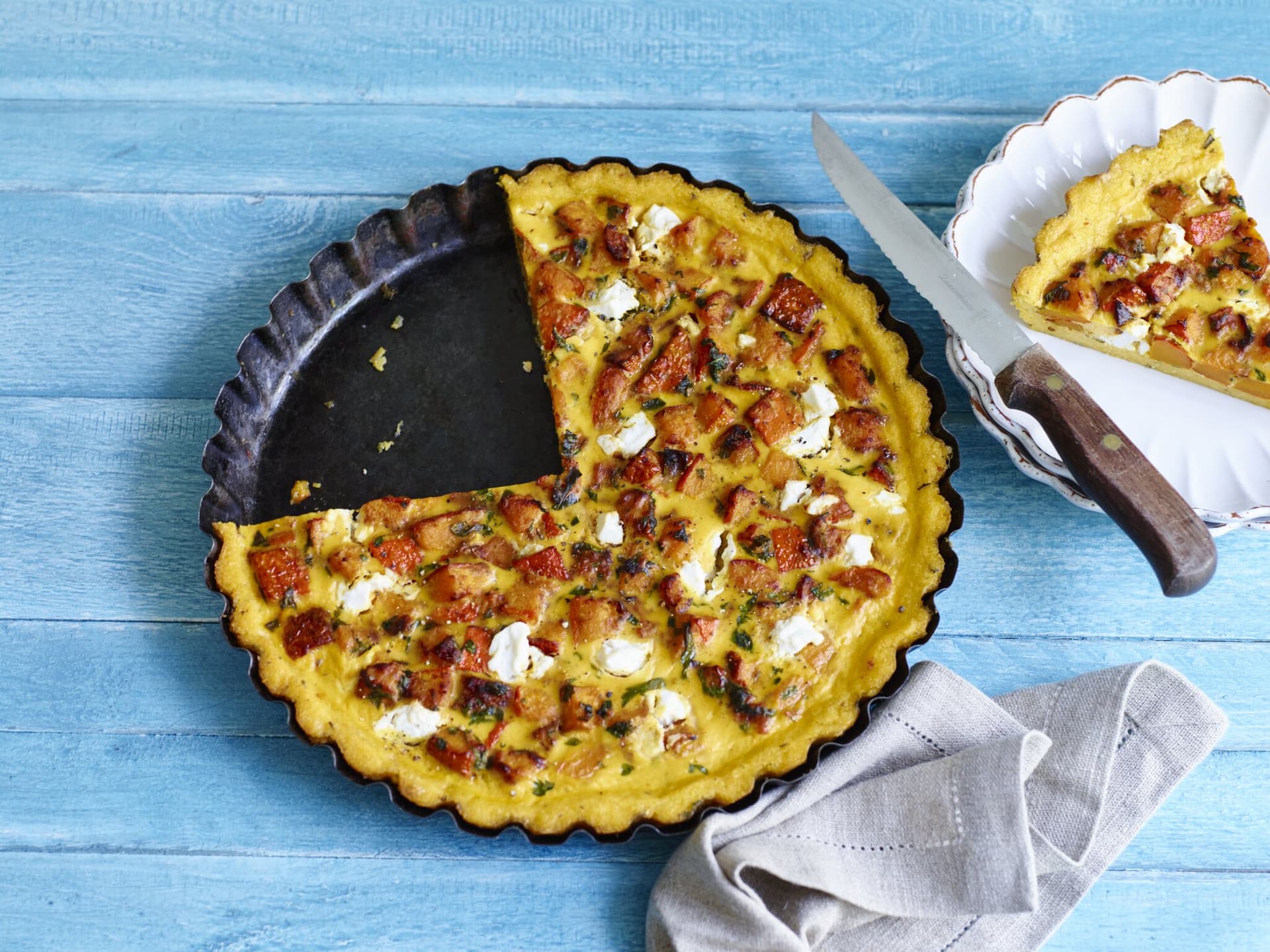 Kürbis-Polenta-Tarte mit Ziegenkäse