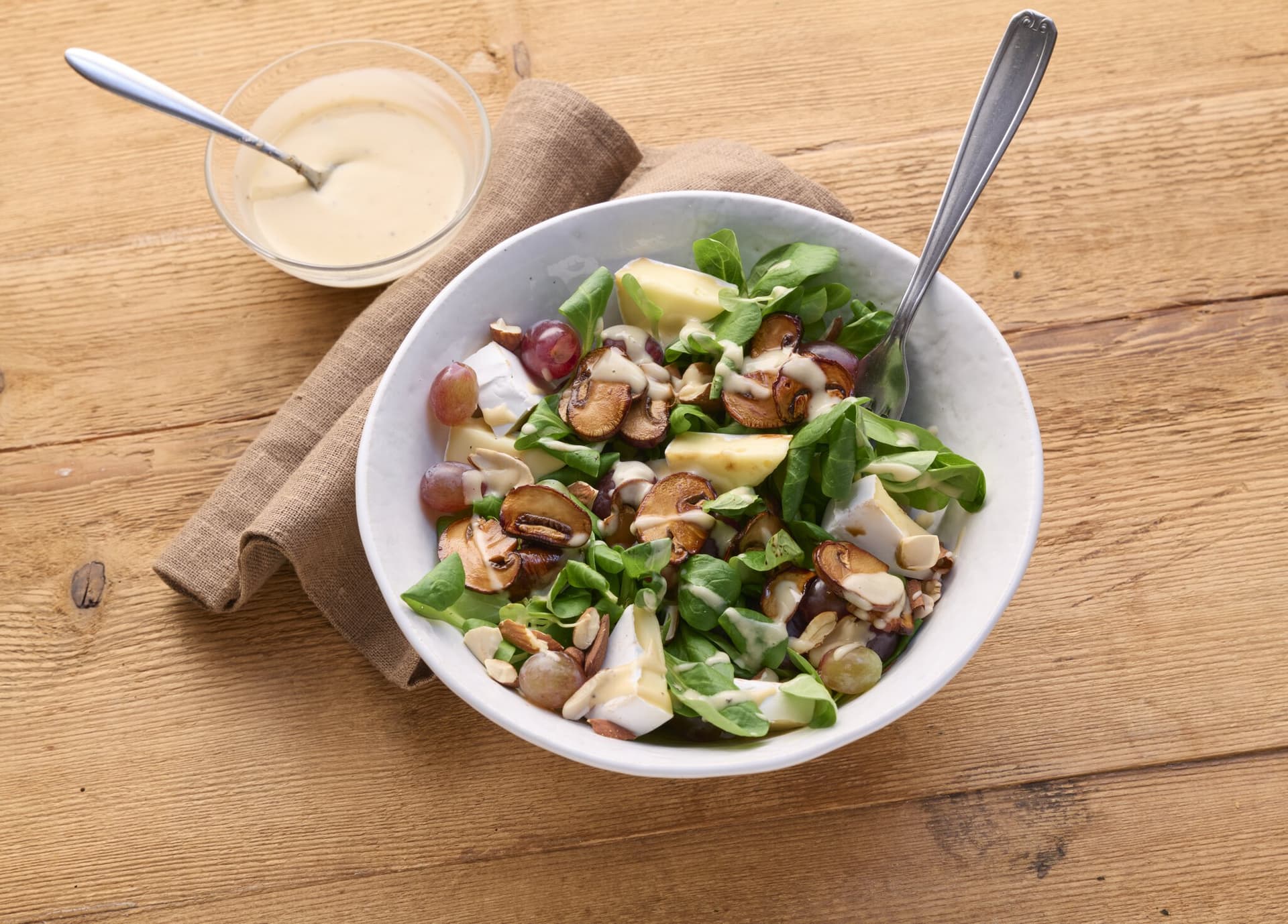 Herbstbowl mit Mandeldressing