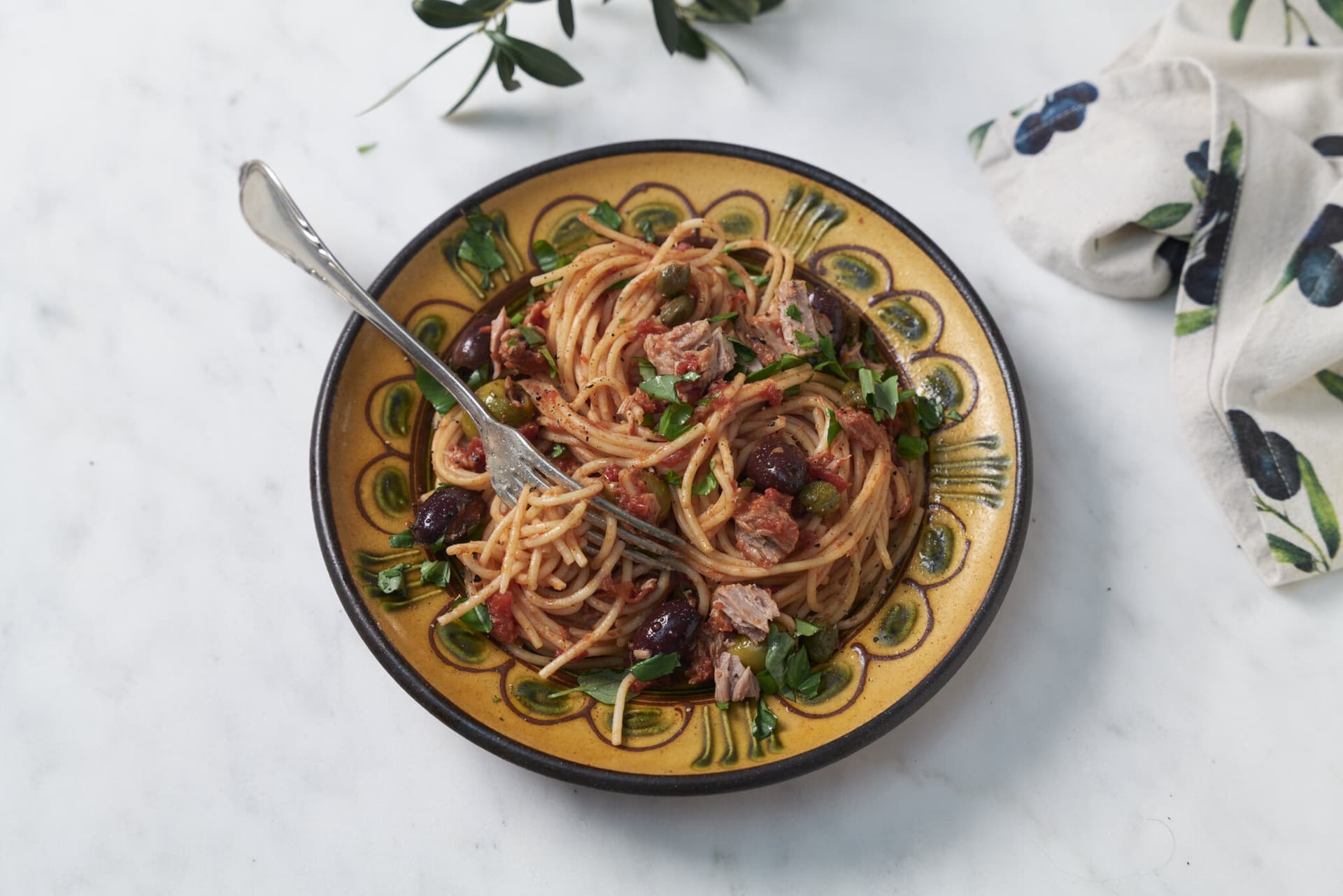 Spaghetti puttanesca mit Thunfisch