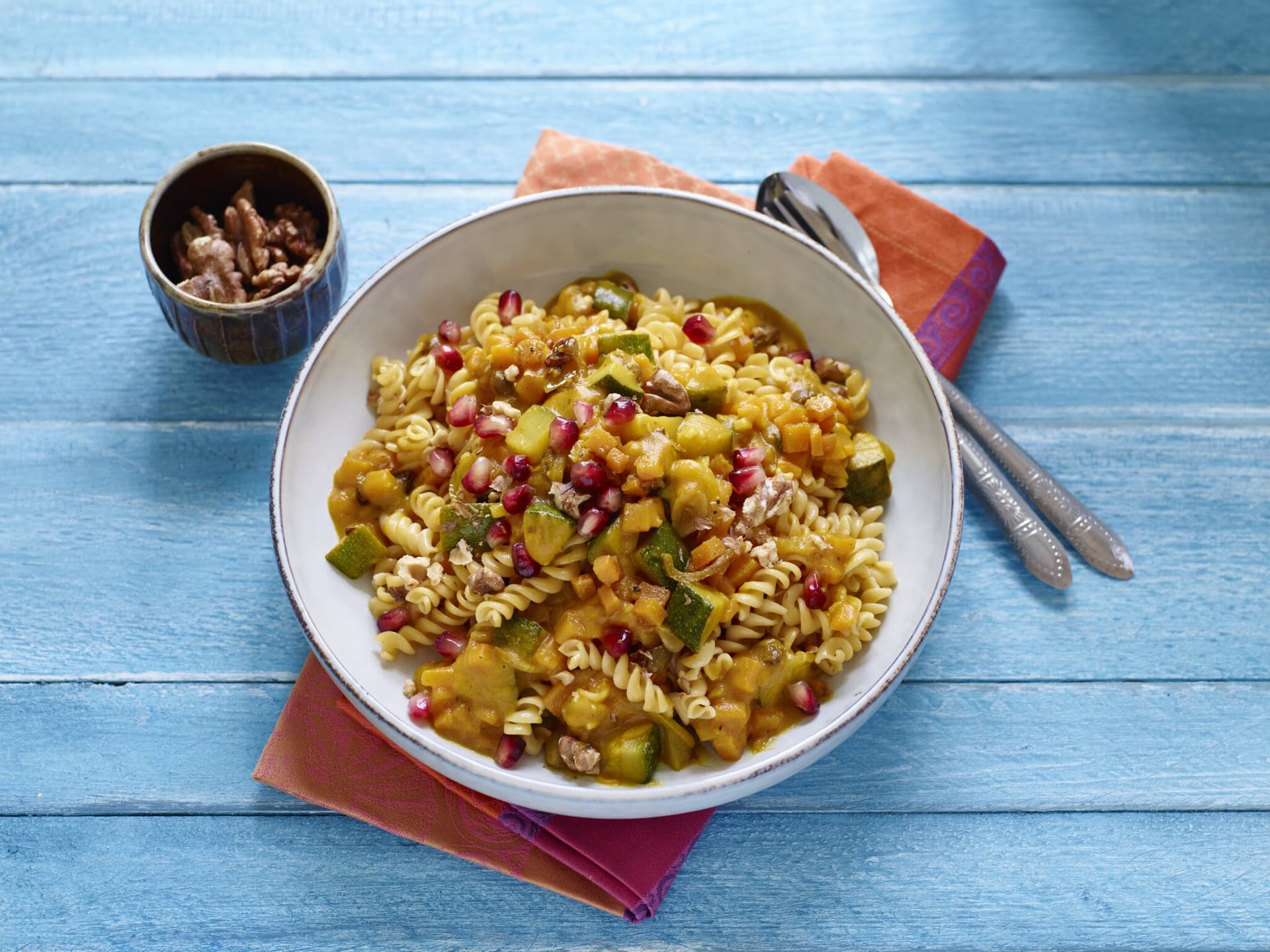 Kichererbsen-Pasta mit orientalischer Kürbissauce