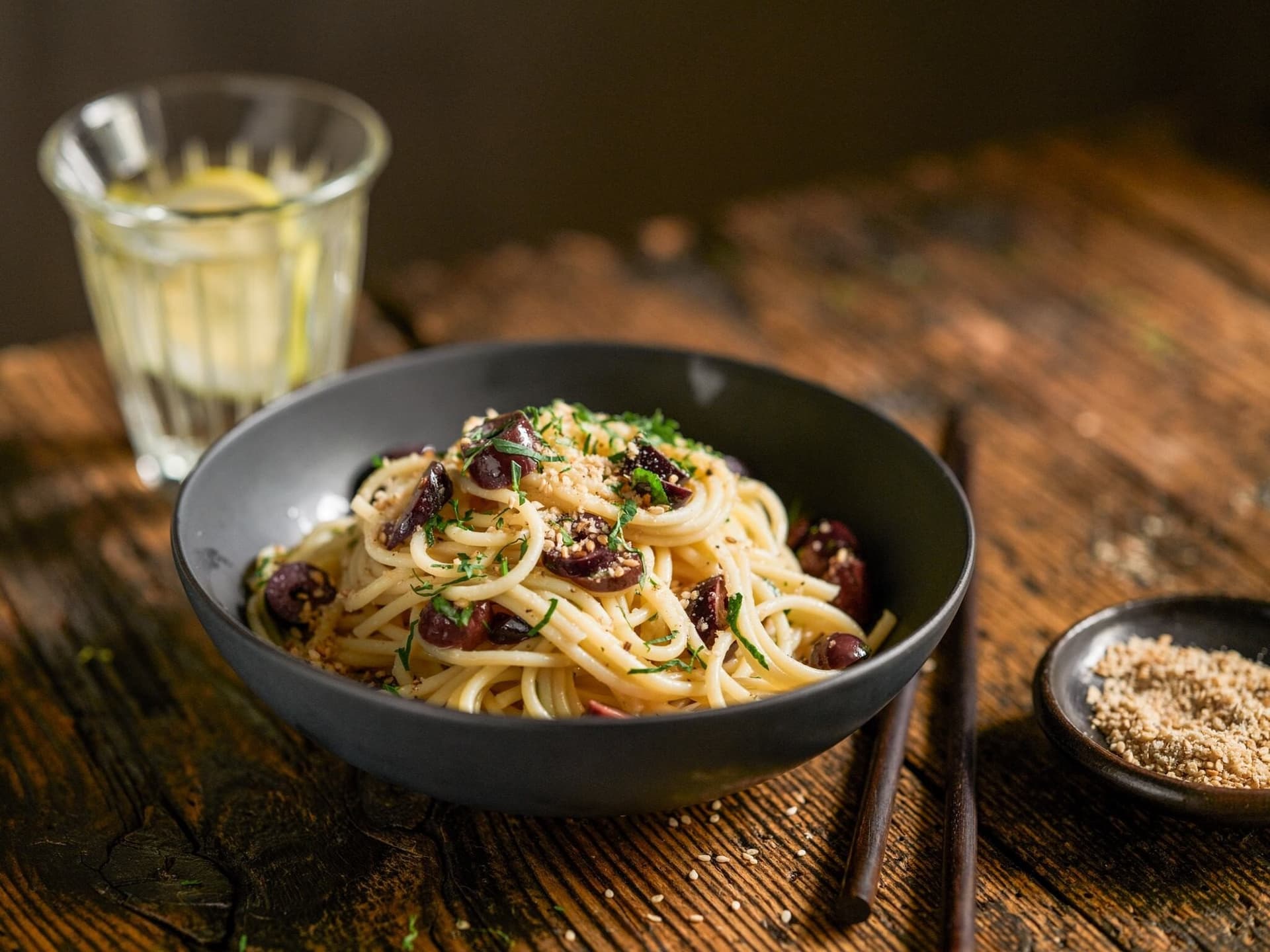 Spaghetti mit Miso und Oliven