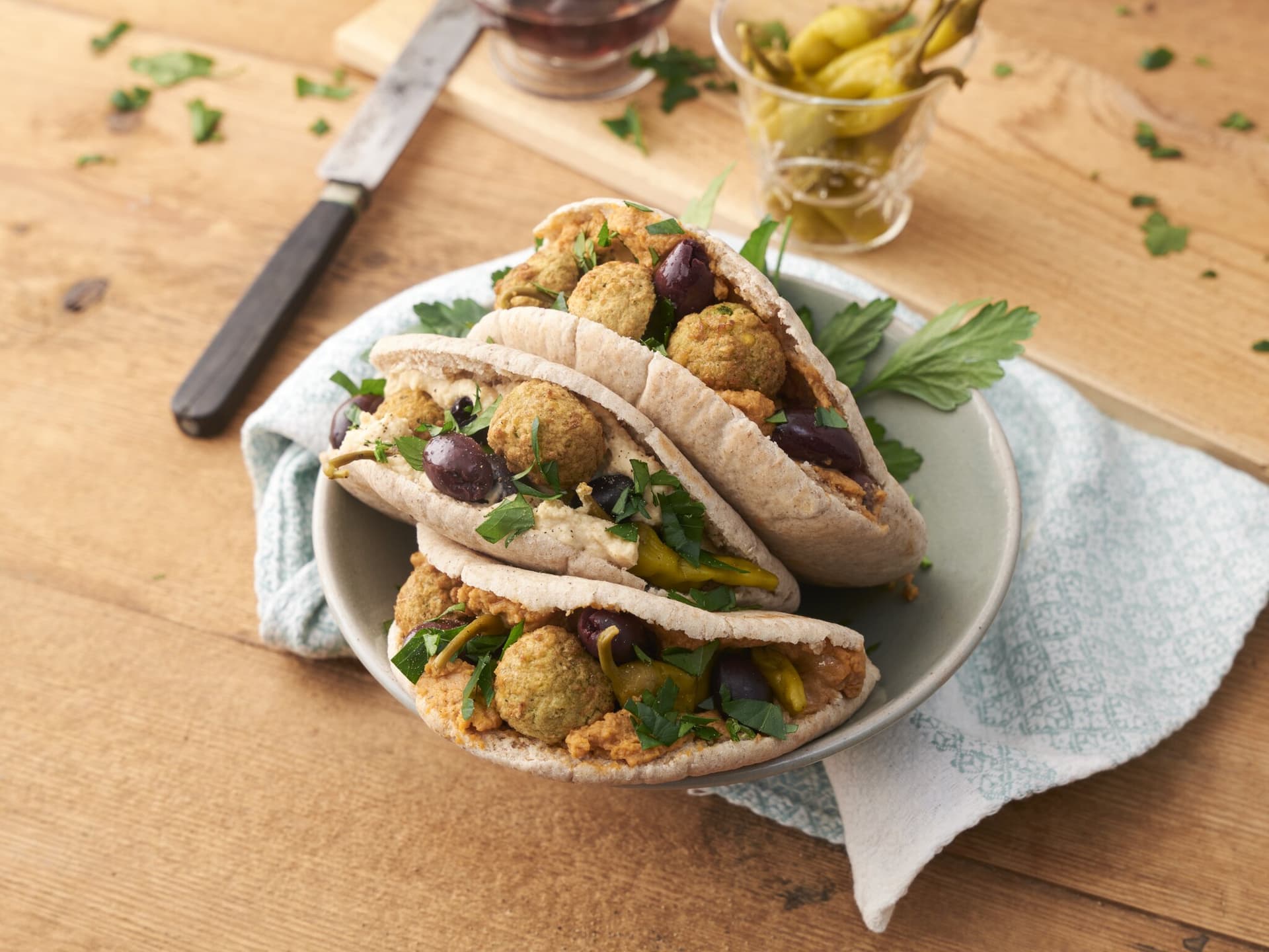 Pitataschen mit Mini-Falafeln und Hummus