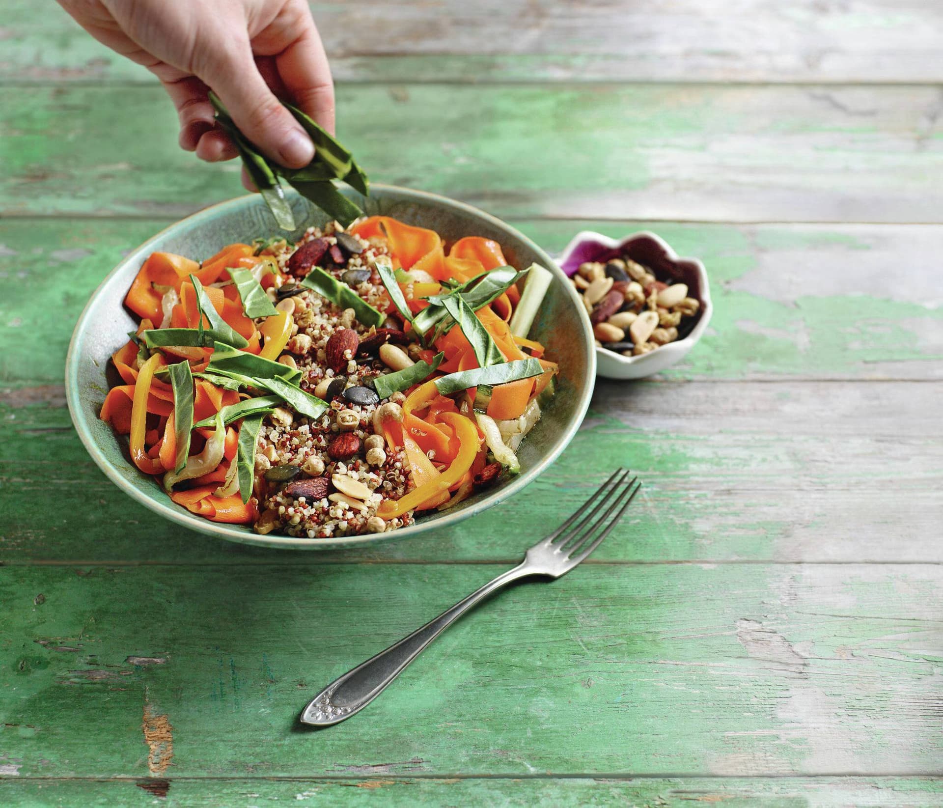 Bunte Teriyaki-Bowl mit Mangold und Quinoa