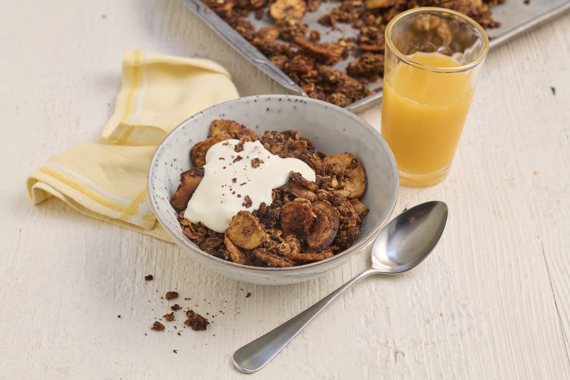 Süß-salziges Kokos-Bananen-Granola