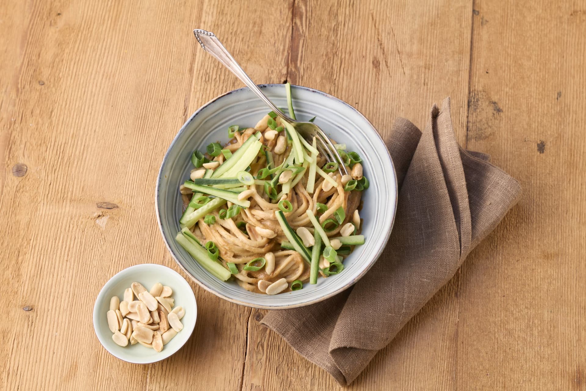 Udon-Nudeln in Tahinsauce
