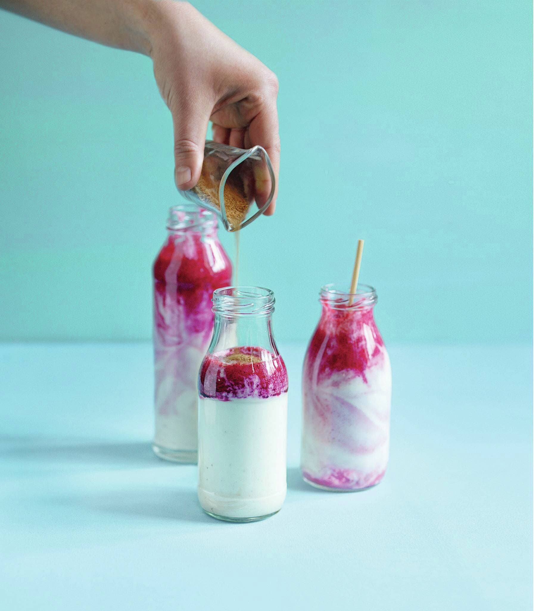 Kirsch-Bananen-Kefir mit weißem Mandelmus