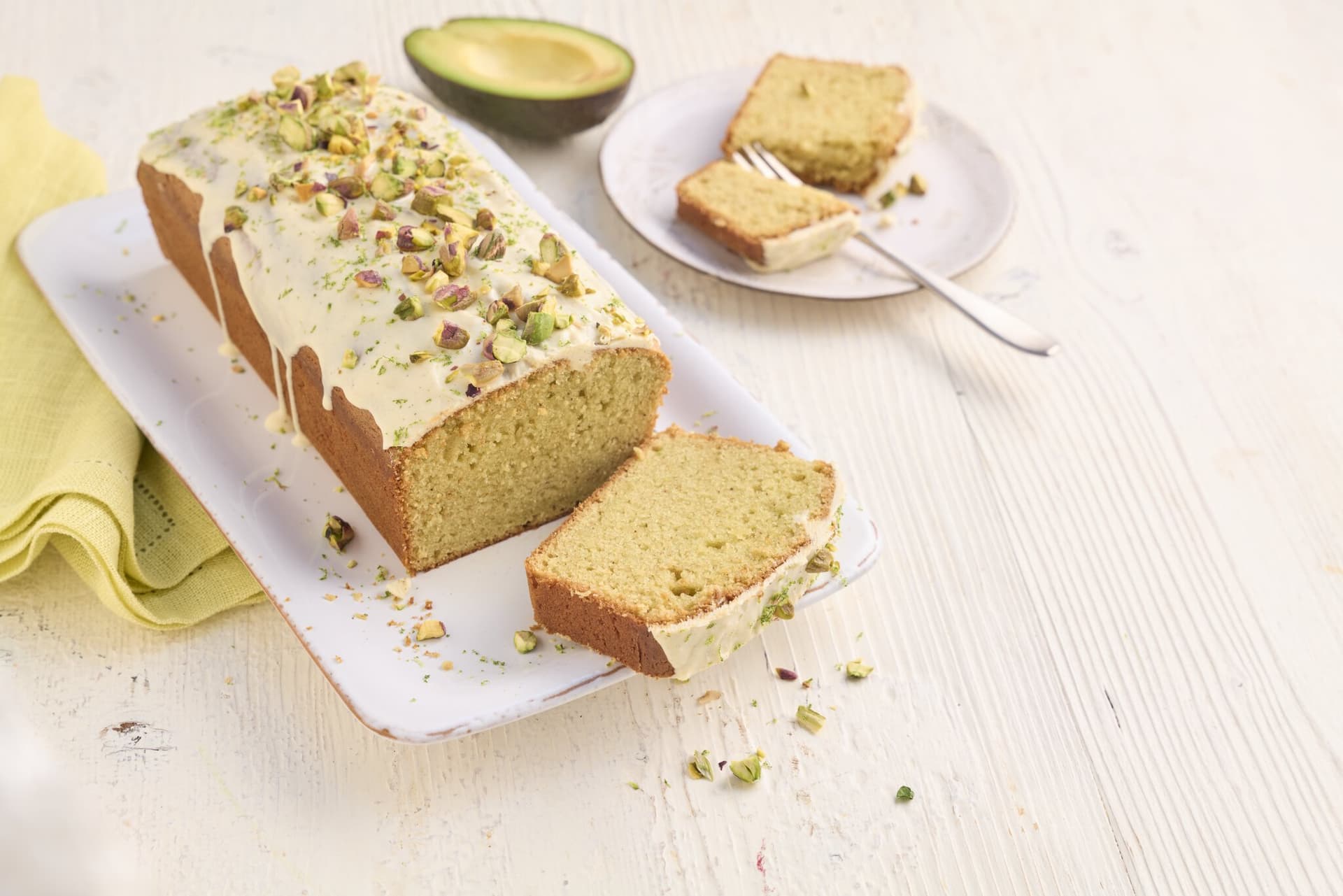 Avocadokuchen mit weißer Schokolade