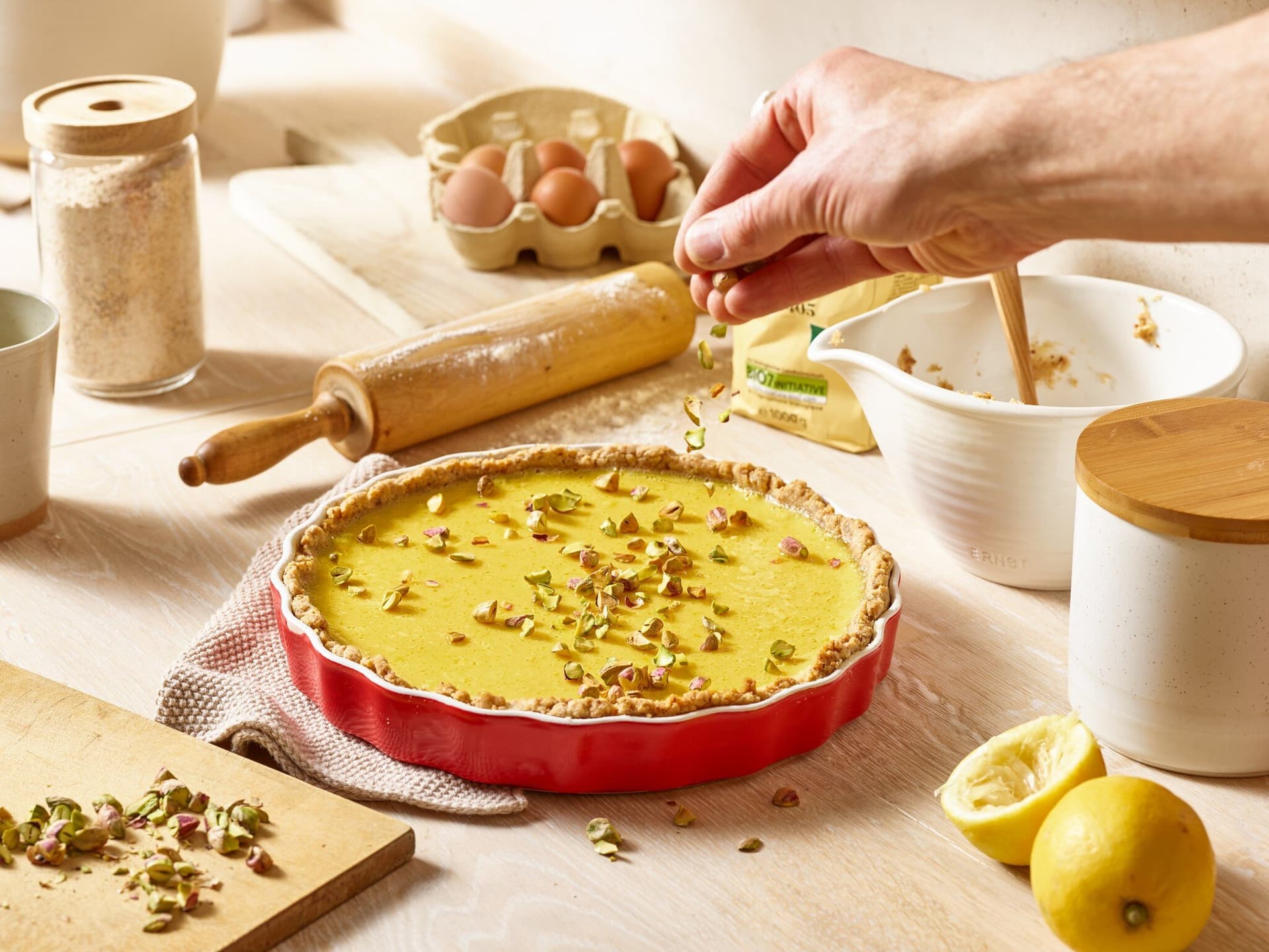 Mandel-Zitronen-Tarte mit Pistazien