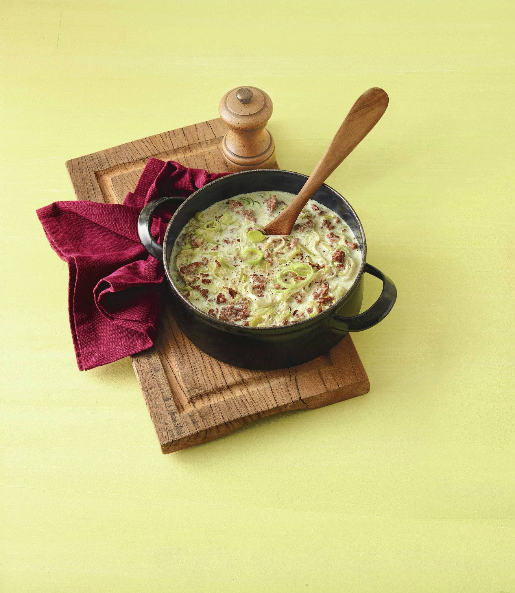 Kaese-Lauch-Suppe mit Rinderhackfleisch