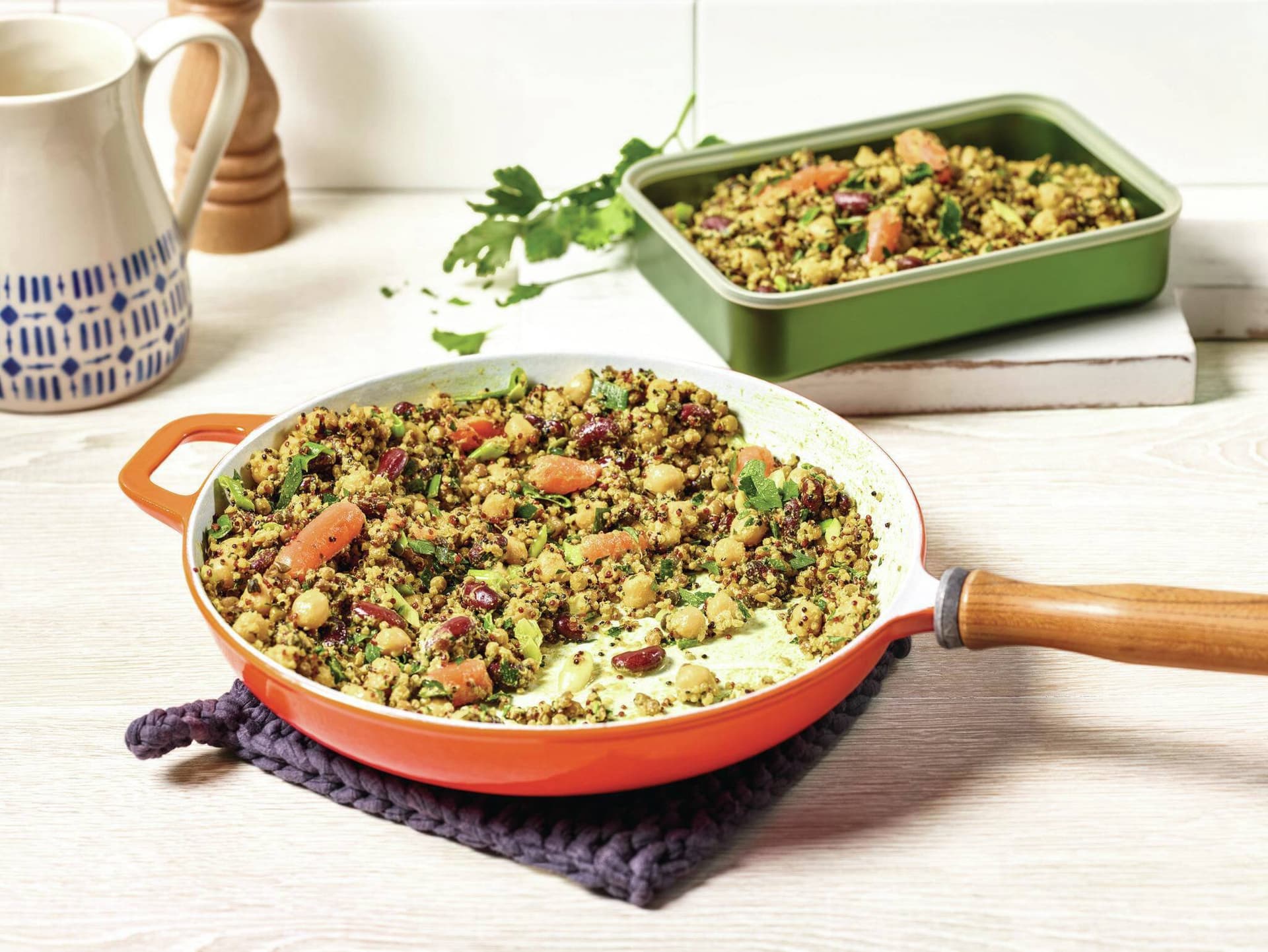 One Pan mit Quinoa, Erbsen, Linsen und Bohnen