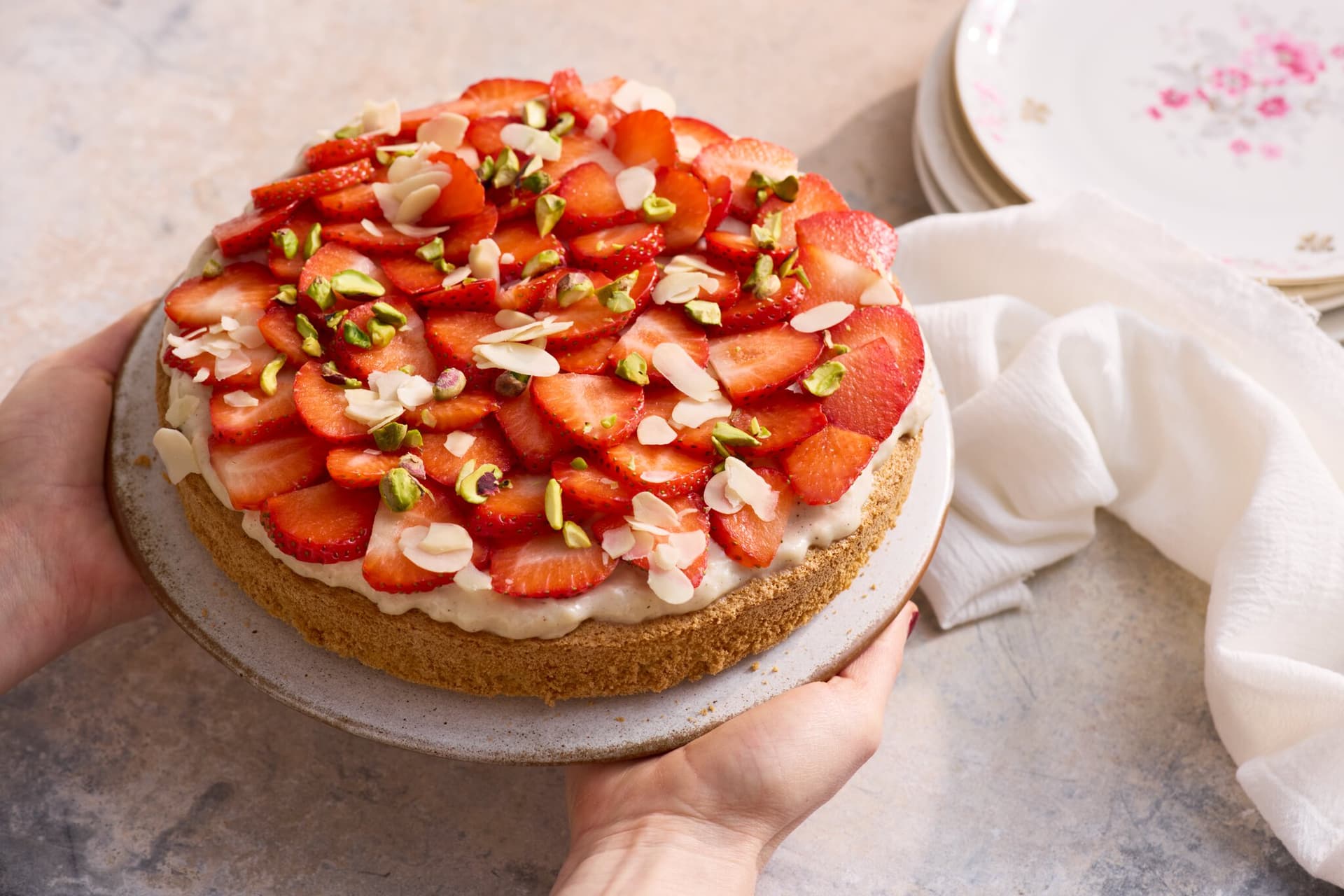 Erdbeerkuchen mit Biskuitboden