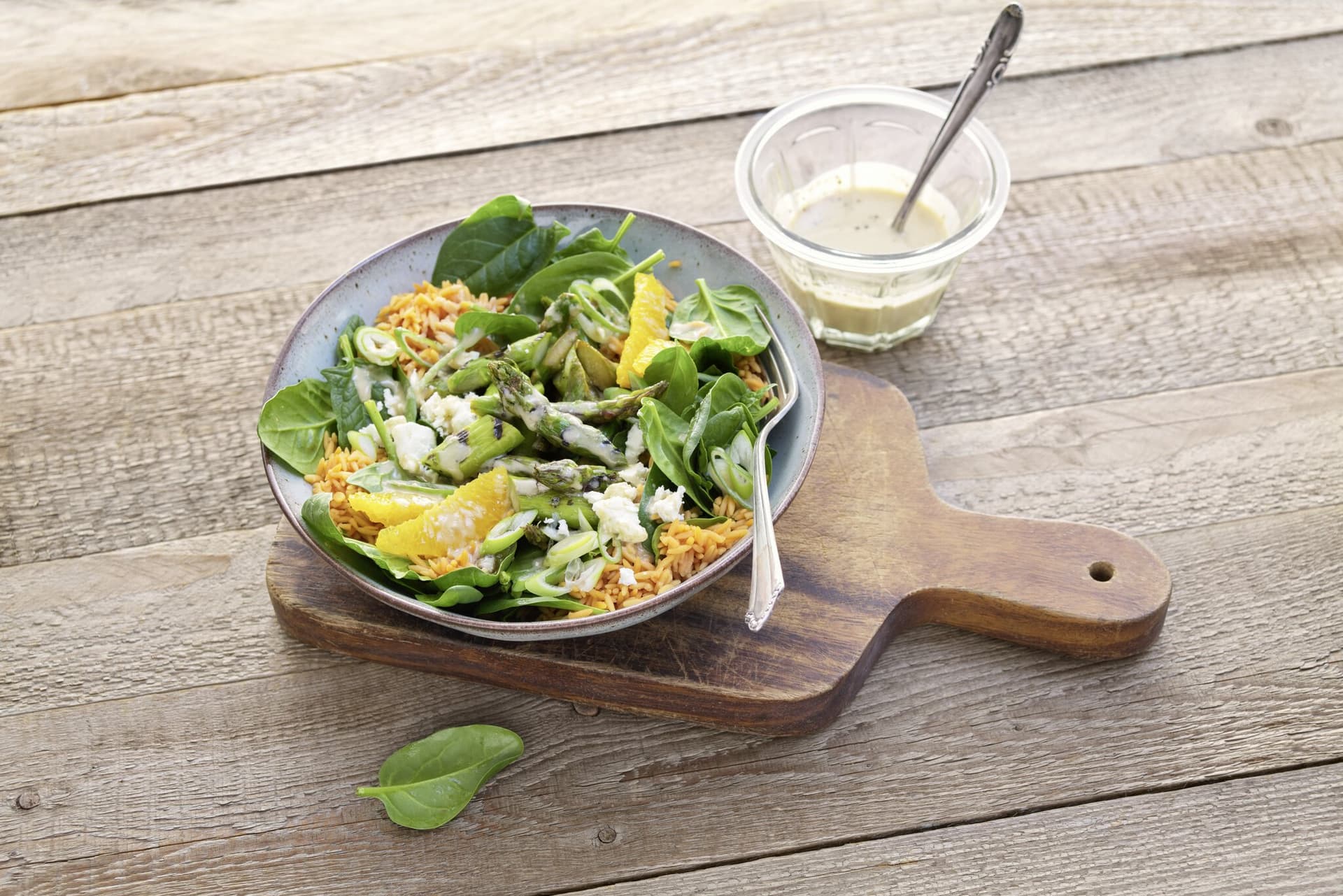 Spargel-Reis-Bowl mit Zitrusdressing