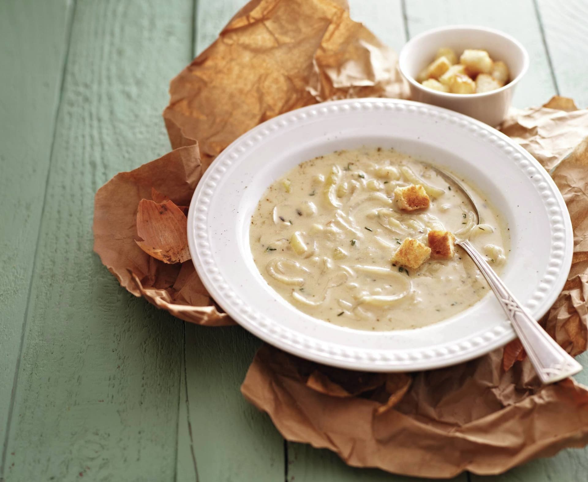 Zwiebelsuppe mit Croûtons