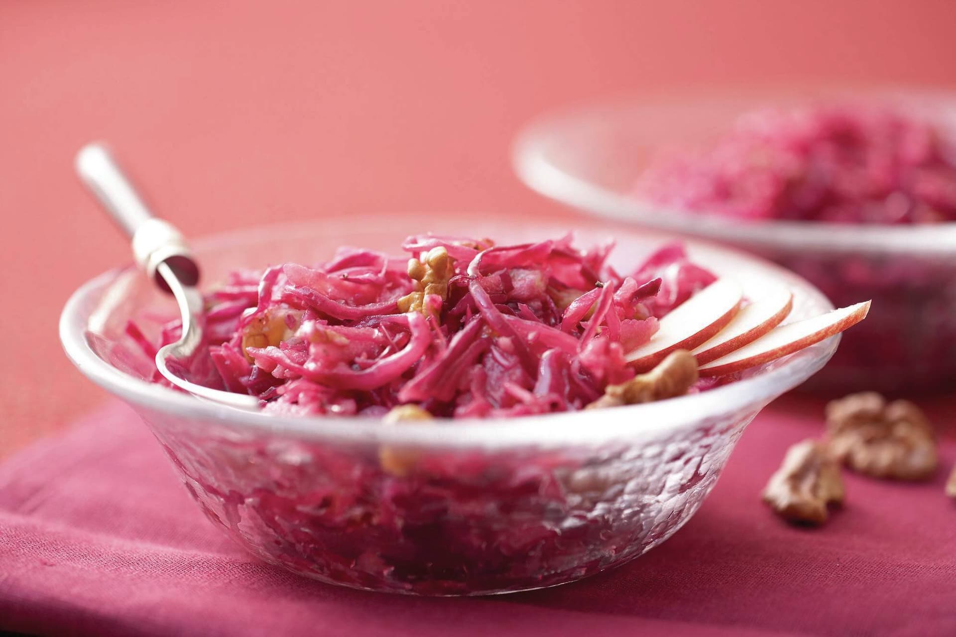 Rotkohlsalat mit Walnüssen