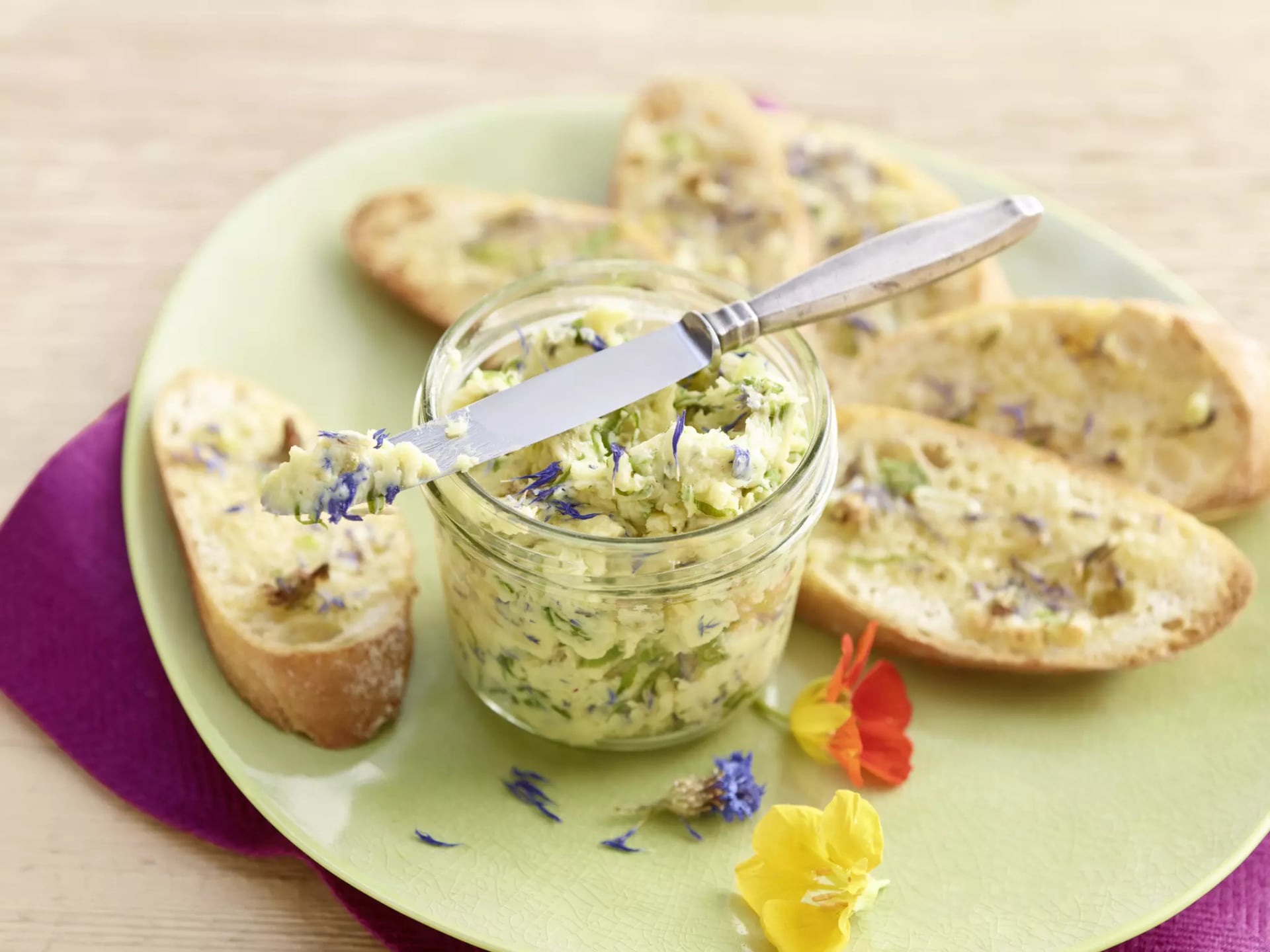 Kornblumenbutter