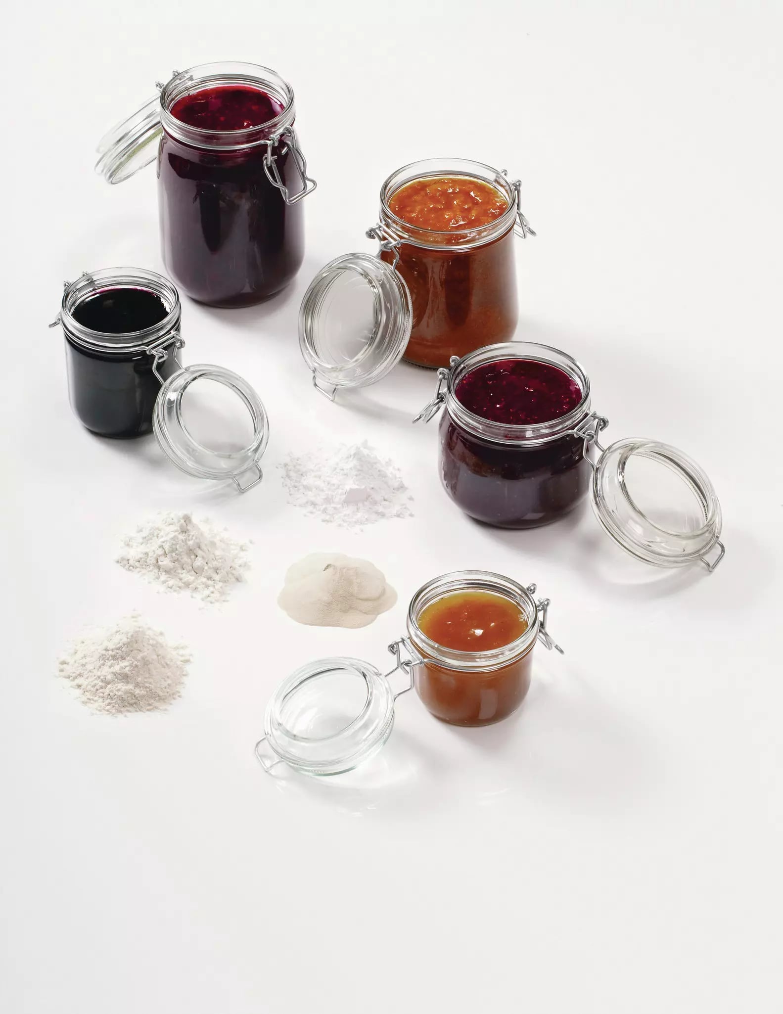 Verschiedene Sorten an Gelier- und Verdickungsmitteln, Agar-Agar, Fruchtzucker, Geliermittel.