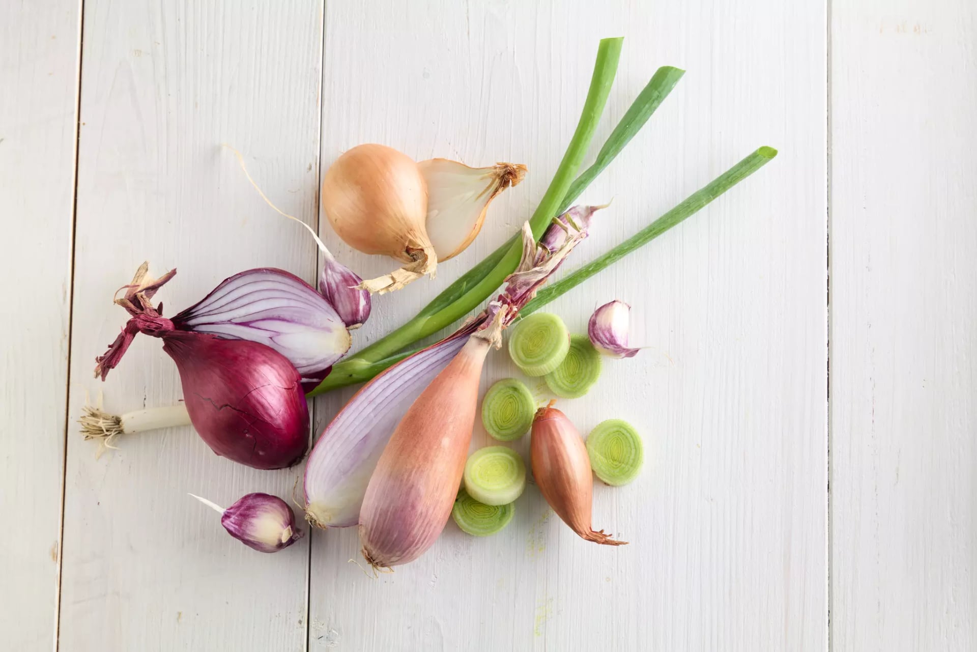 Warenkunde, rote und gelbe Zwiebeln, Charlotten, Lauch, Frühlingszwiebeln, Knoblauch.