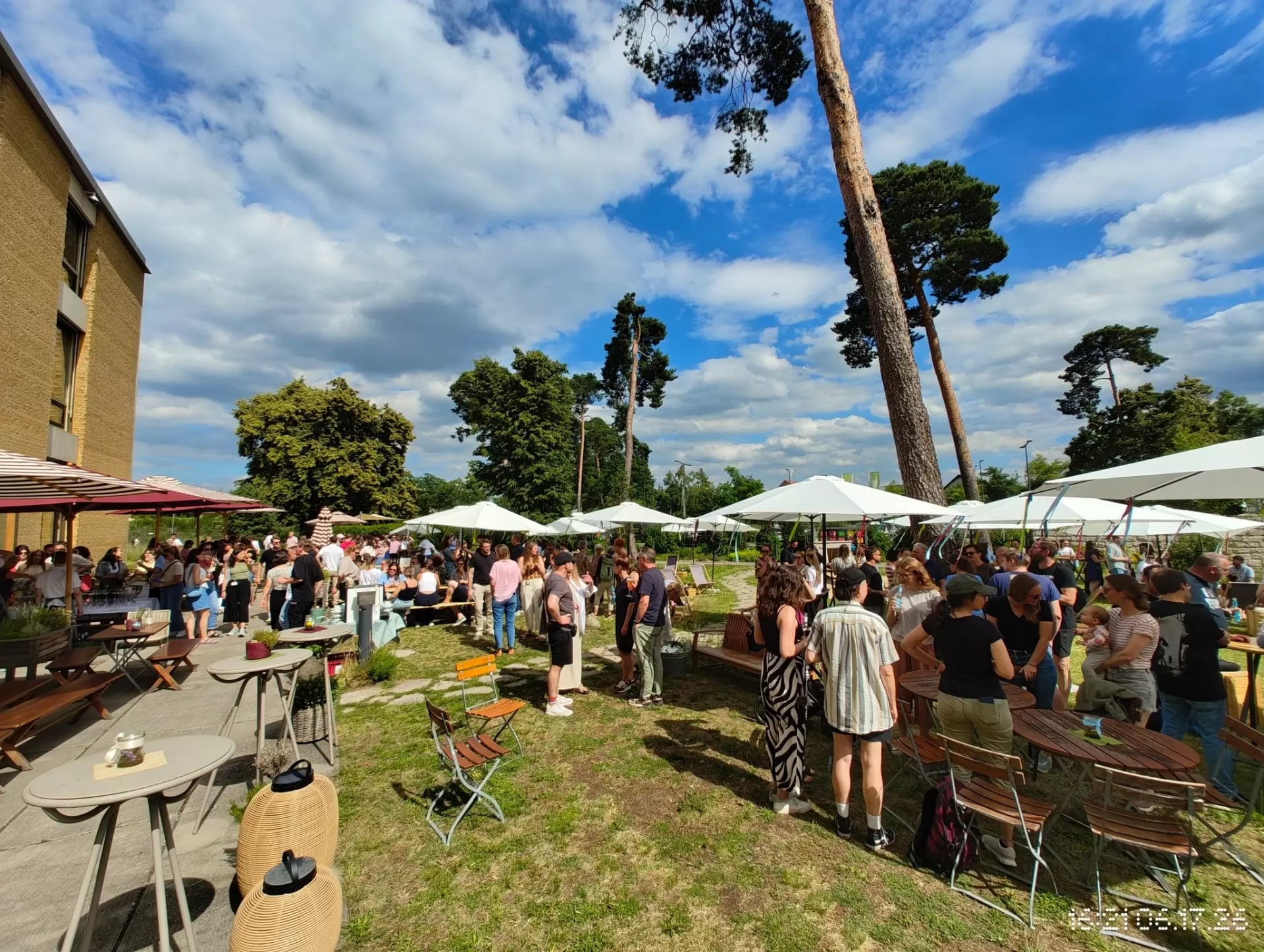 Alnatura Sommerfest 2026. Alnatura Mitarbeitende feiern auf dem Alnatura Campus-Gelände.