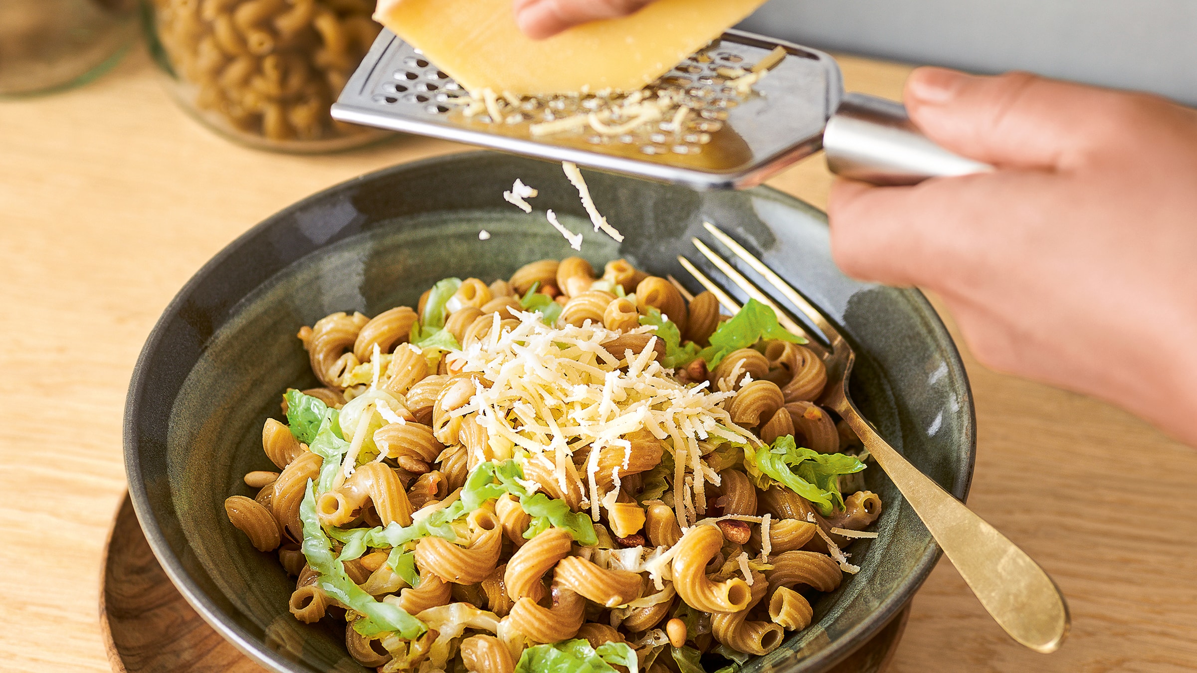 Rauchige Wirsing Erbsen Pasta Rezept Selbst Machen Alnatura 