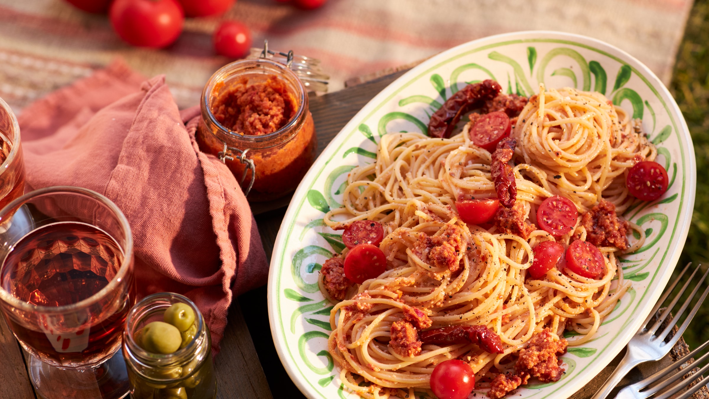 Spaghetti mit Pesto rosso Rezept selbst machen | Alnatura